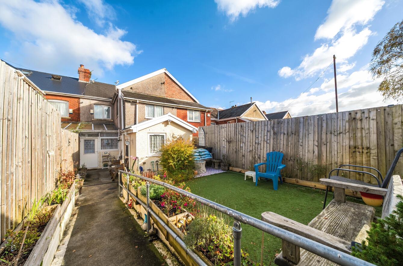 Vera Road, Clydach, Swansea, SA6 5QE